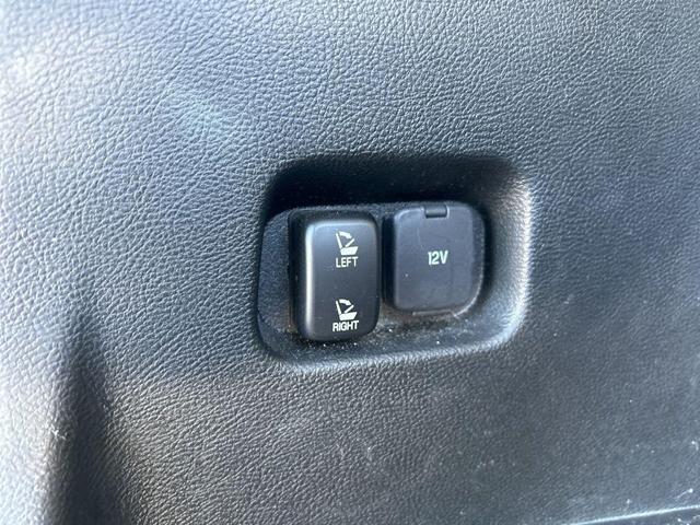 Photo of 2022 Agate Black Metallic Ford Edge