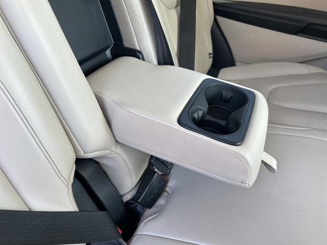 Photo of 2022 Agate Black Metallic Ford Edge