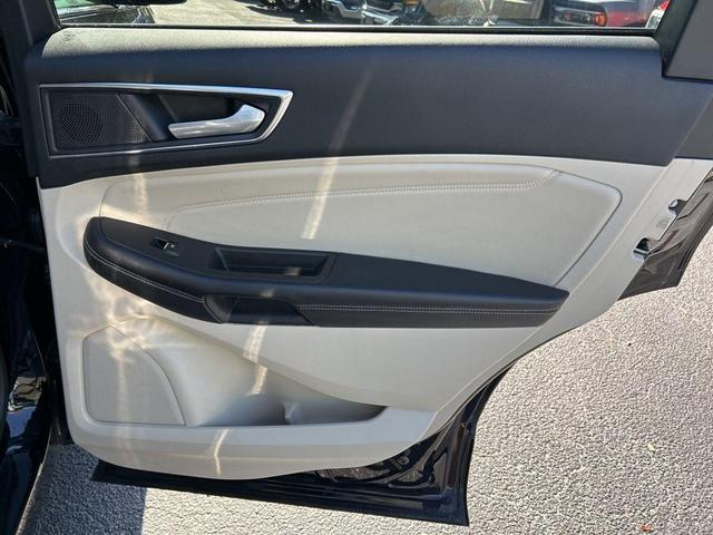 Photo of 2022 Agate Black Metallic Ford Edge