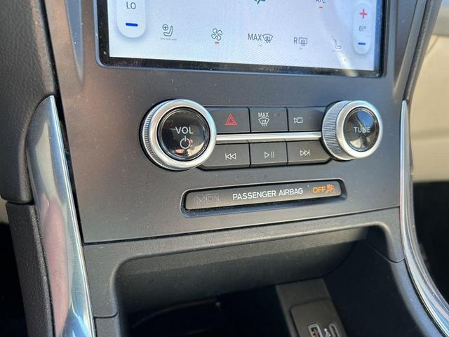 Photo of 2022 Agate Black Metallic Ford Edge