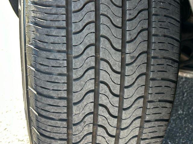 Photo of 2022 Agate Black Metallic Ford Edge