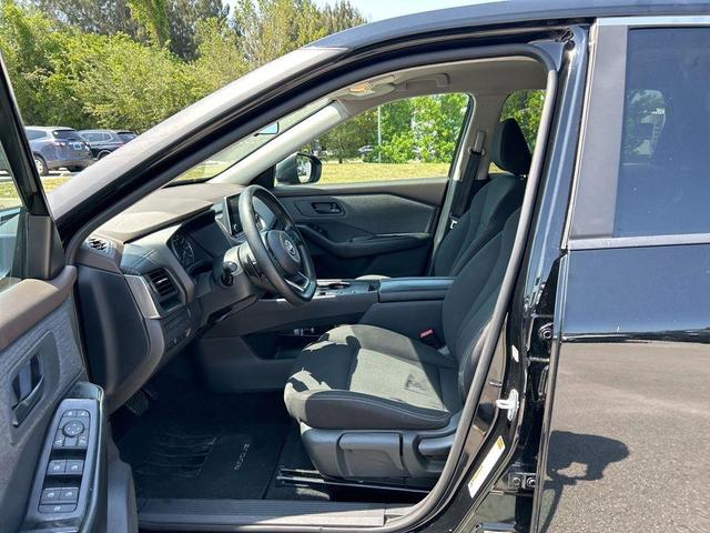 Photo of 2023 Black Nissan Rogue