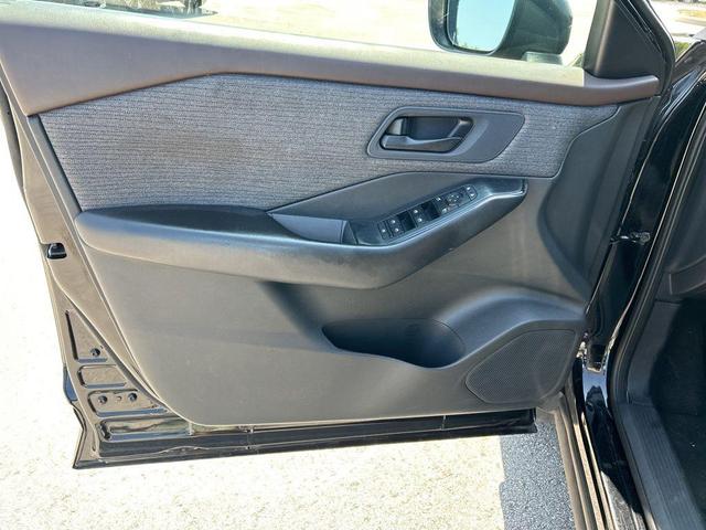 Photo of 2023 Black Nissan Rogue