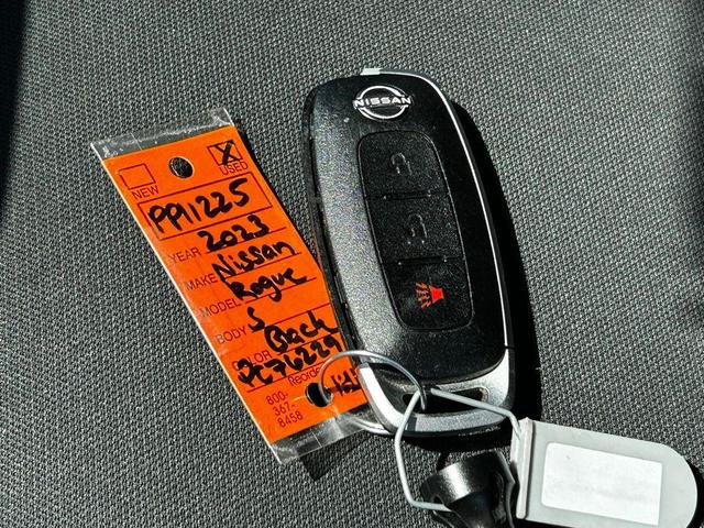 Photo of 2023 Black Nissan Rogue