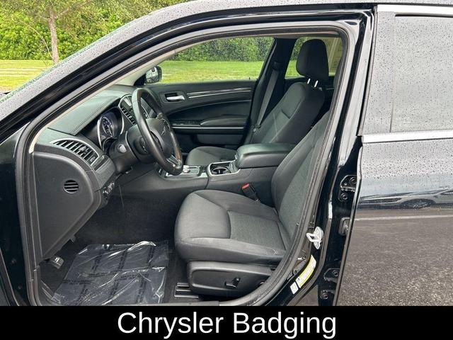 Photo of 2020 Gloss Black Chrysler 300