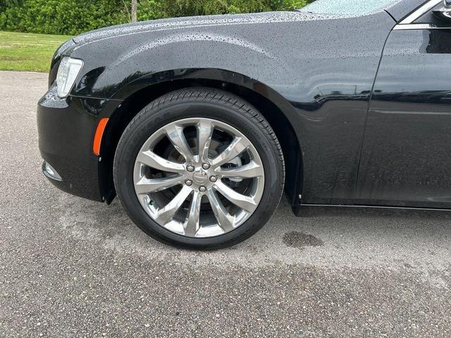 Photo of 2020 Gloss Black Chrysler 300