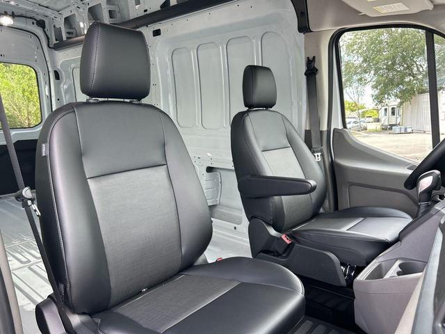 Photo of 2025 Oxford White Ford Transit-350