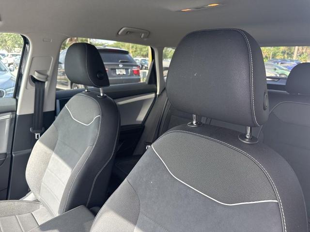 Photo of 2024 Deep Black Pearl Effect Volkswagen Taos