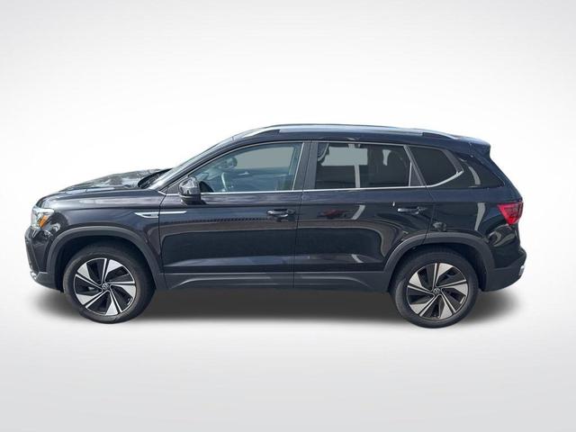 Photo of 2024 Deep Black Pearl Effect Volkswagen Taos