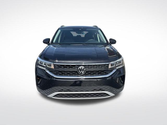 Photo of 2024 Deep Black Pearl Effect Volkswagen Taos