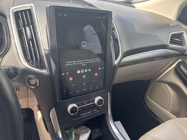 Photo of 2022 Black Metallic Ford Edge