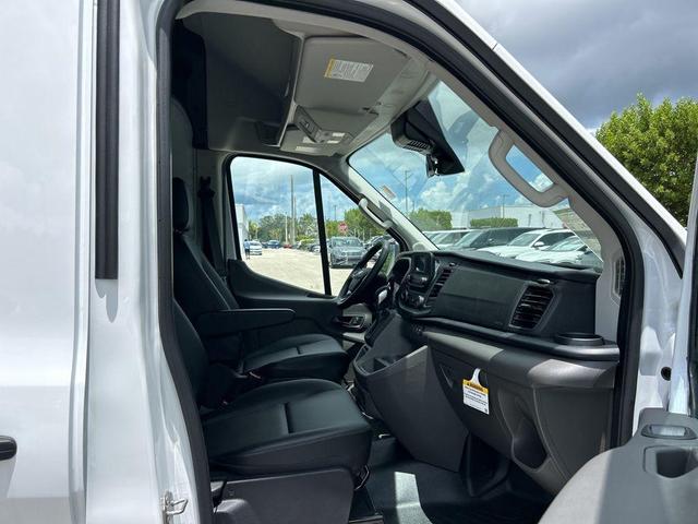 Photo of 2025 Oxford White Ford Transit-250