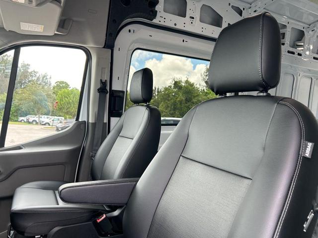 Photo of 2025 Oxford White Ford Transit-250