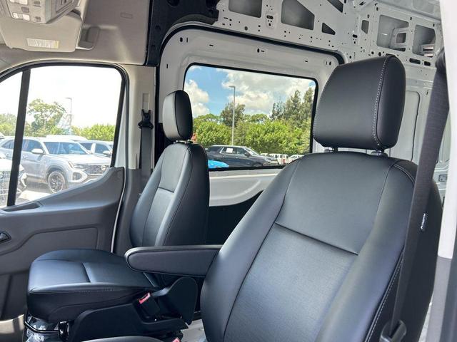 Photo of 2025 Oxford White Ford Transit-350