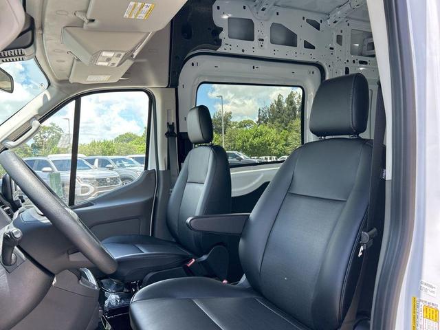 Photo of 2025 Oxford White Ford Transit-350