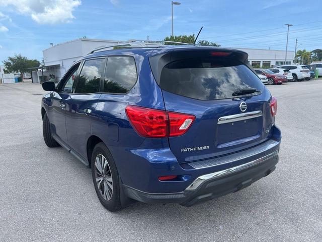 Photo of 2017 Caspian Blue Nissan Pathfinder