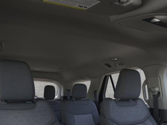 Photo of 2025 White Ford Explorer