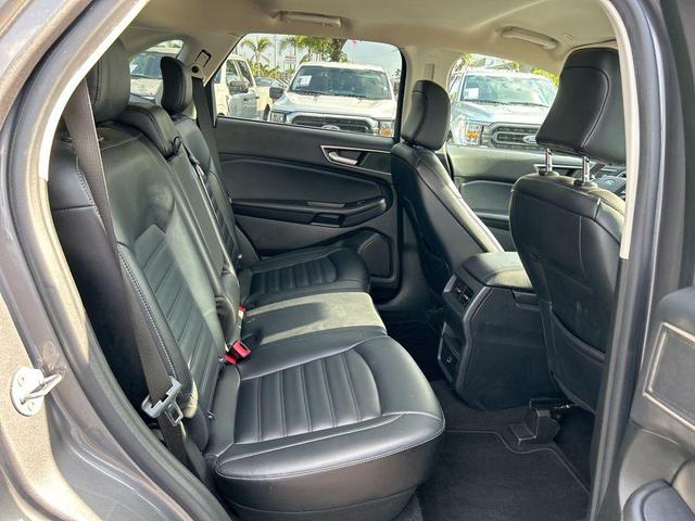 Photo of 2022 Carbonized Gray Metallic Ford Edge