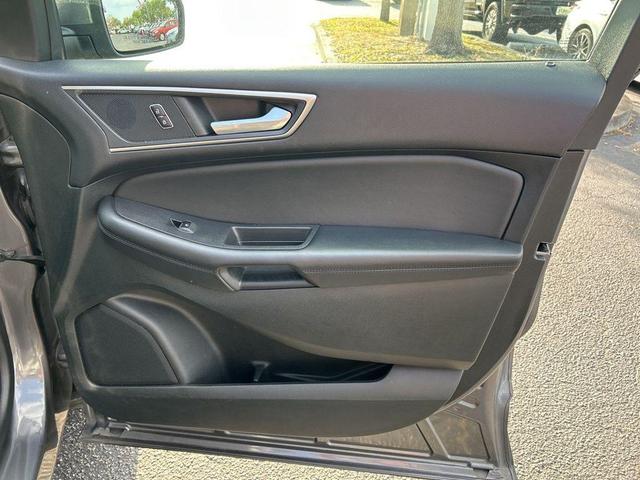 Photo of 2022 Carbonized Gray Metallic Ford Edge