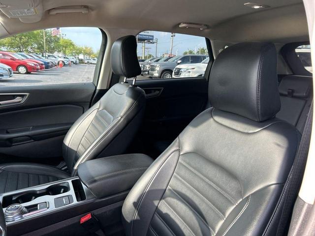 Photo of 2022 Carbonized Gray Metallic Ford Edge