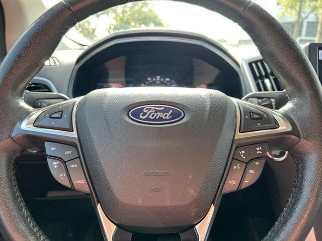 Photo of 2022 Carbonized Gray Metallic Ford Edge