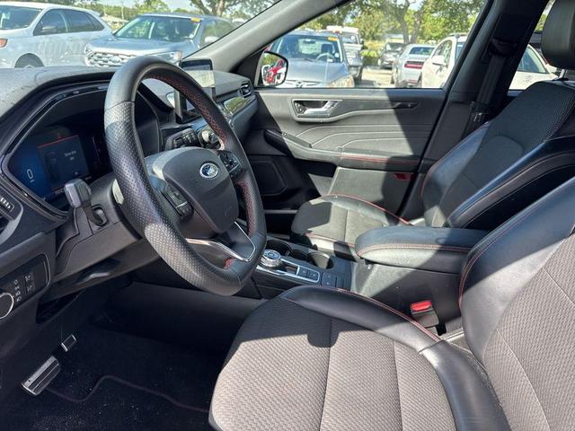 Photo of 2023 Blue Metallic Ford Escape