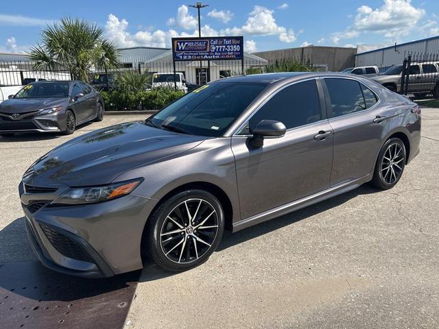 Photo of 2022 Gray Toyota Camry