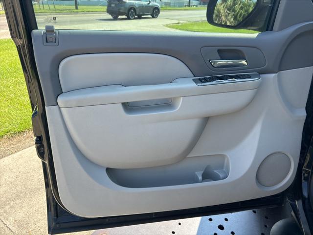 Photo of 2010 Black Chevrolet Tahoe