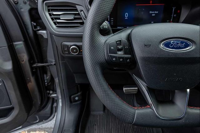 Photo of 2023 Carbonized Gray Metallic Ford Escape