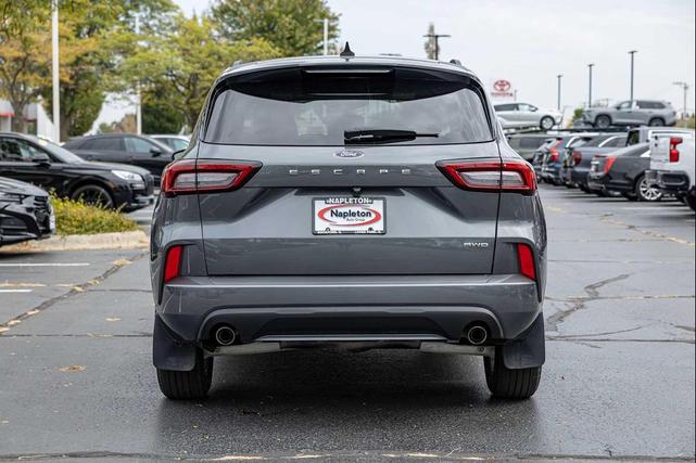 Photo of 2023 Carbonized Gray Metallic Ford Escape