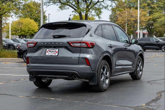Photo of 2023 Carbonized Gray Metallic Ford Escape