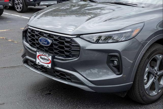 Photo of 2023 Carbonized Gray Metallic Ford Escape