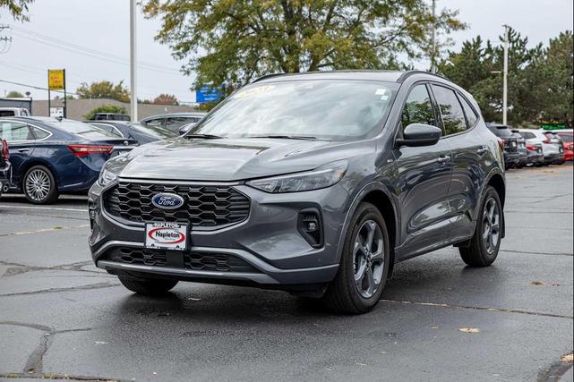 Photo of 2023 Carbonized Gray Metallic Ford Escape