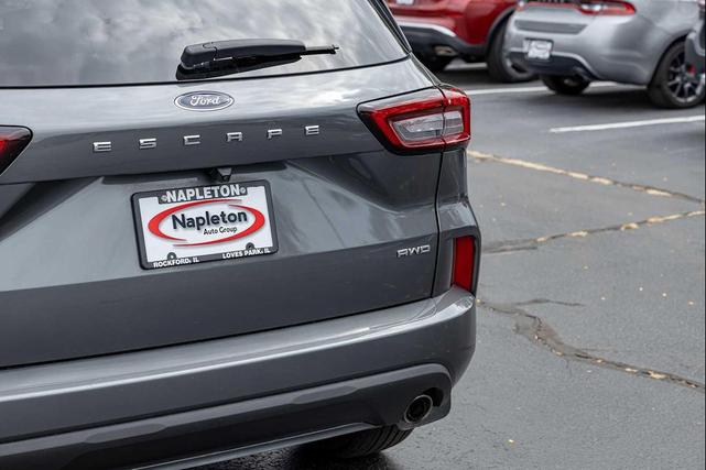 Photo of 2023 Carbonized Gray Metallic Ford Escape