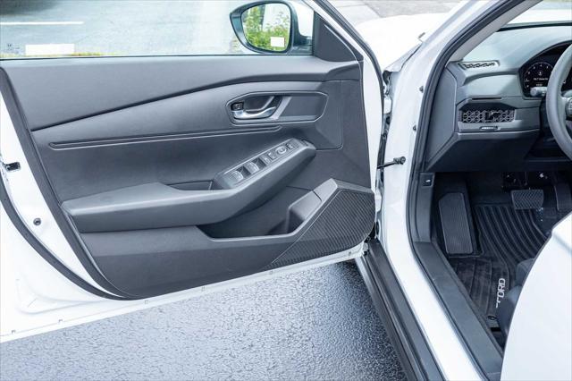 Photo of 2025 Platinum White Pearl Honda Accord