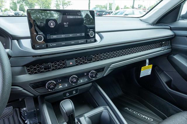 Photo of 2025 Platinum White Pearl Honda Accord