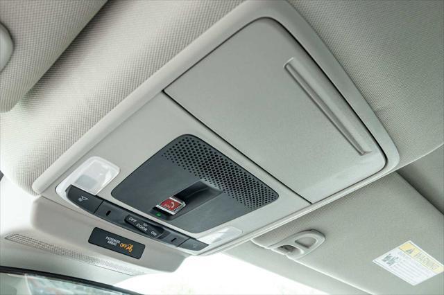 Photo of 2025 Platinum White Pearl Honda Accord