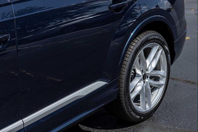 Photo of 2025 Waitomo Blue Metallic Audi Q7
