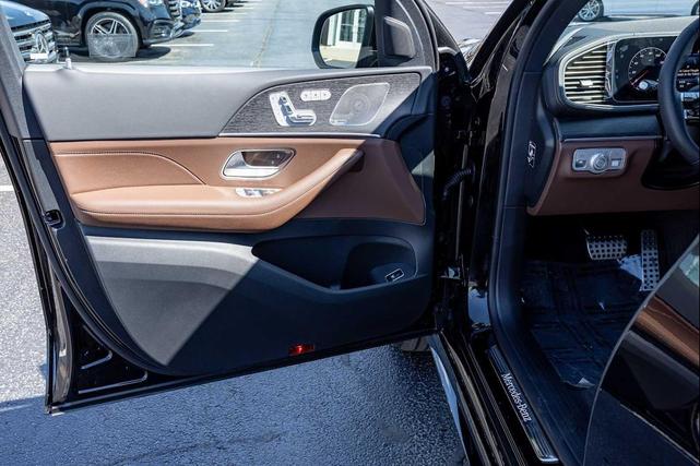 Photo of 2025 BLACK Mercedes-Benz GLS 450
