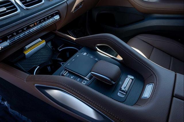 Photo of 2025 BLACK Mercedes-Benz GLS 450