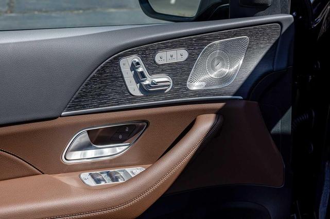 Photo of 2025 BLACK Mercedes-Benz GLS 450