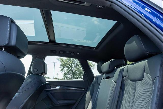 Photo of 2022 ULTRA BLUE Audi SQ5