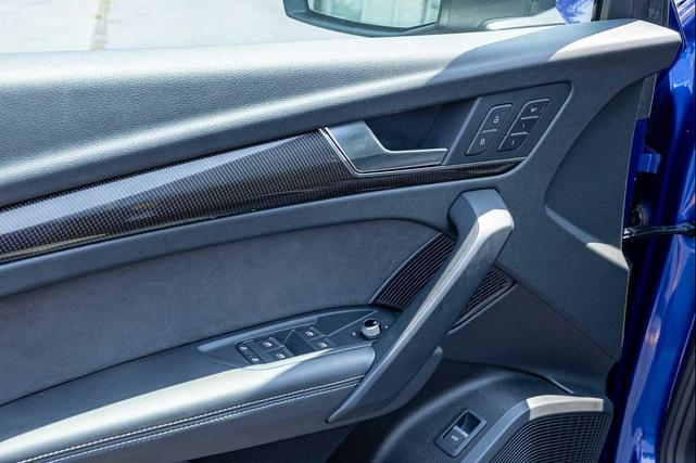 Photo of 2022 ULTRA BLUE Audi SQ5