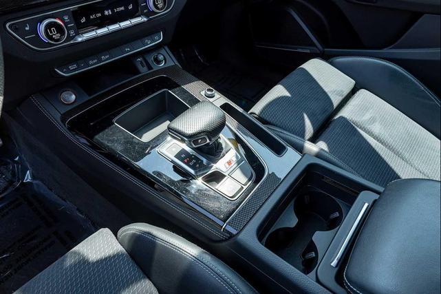 Photo of 2022 ULTRA BLUE Audi SQ5