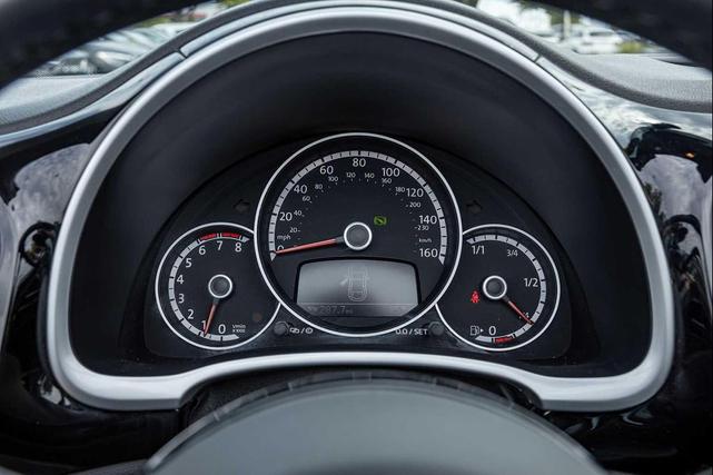 Photo of 2015 BLACK Volkswagen Beetle