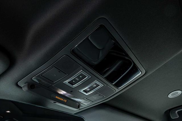 Photo of 2025 Fuji White Land Rover Defender