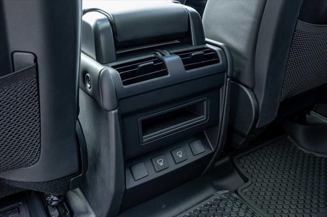 Photo of 2025 Fuji White Land Rover Defender