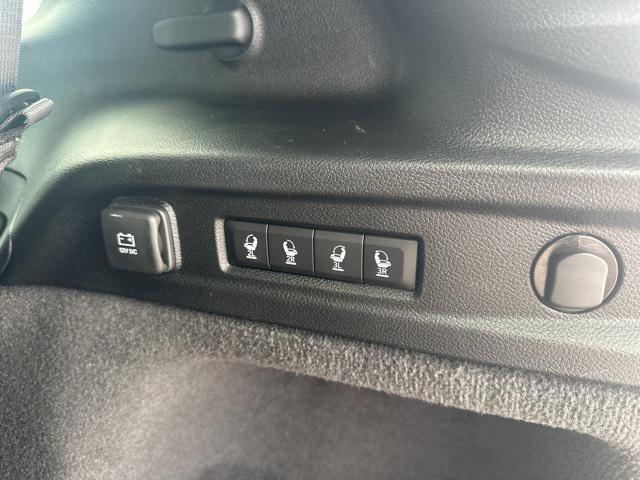 Photo of 2021 Diamond Black Crystal Pearlcoat Jeep Grand Cherokee L