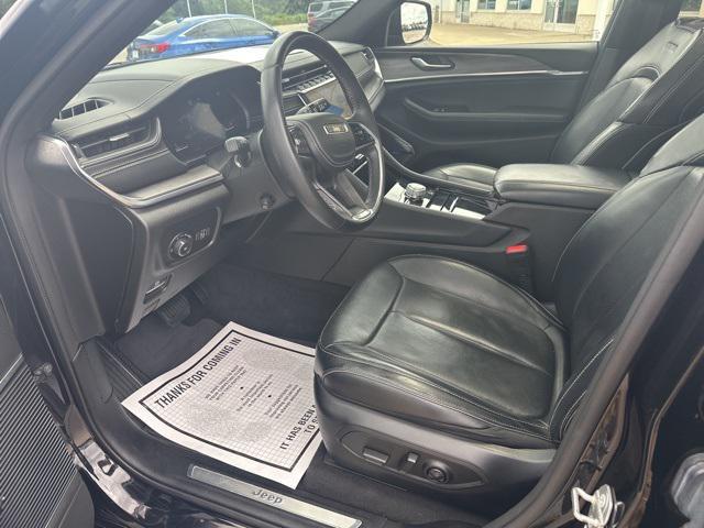 Photo of 2021 Diamond Black Crystal Pearlcoat Jeep Grand Cherokee L