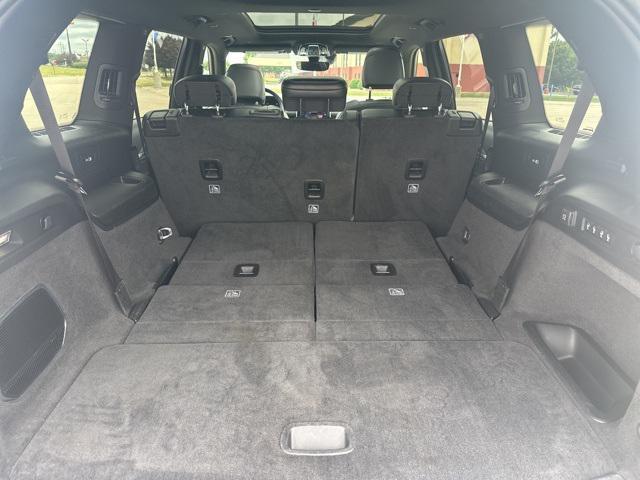 Photo of 2021 Diamond Black Crystal Pearlcoat Jeep Grand Cherokee L